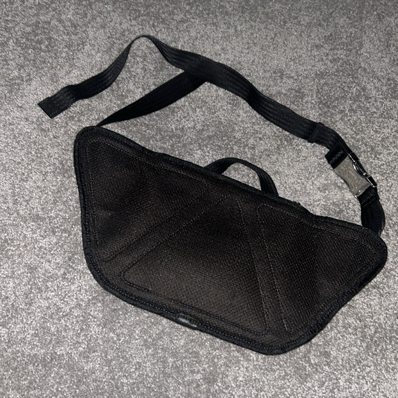 Excursion Large Belt Bag Black Like New - Picture 8 of 11